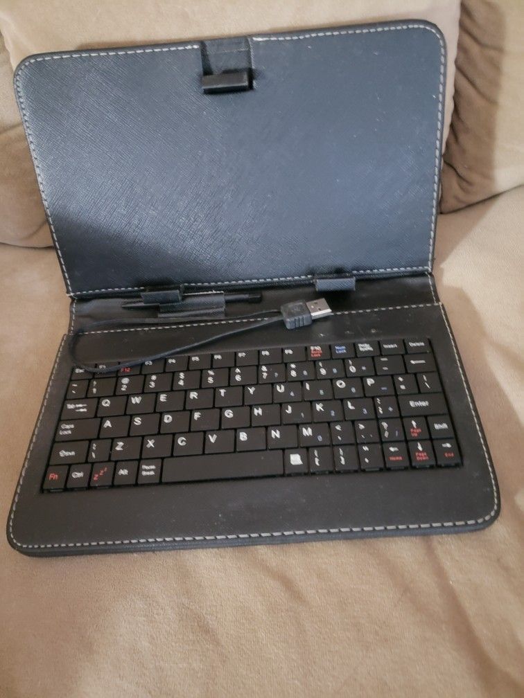 8 Inch Tablet Case With USB Keyboard