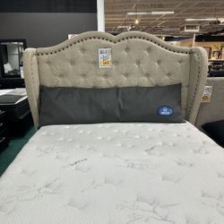 Scalloped queen size bed