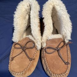 UGGS Slippers