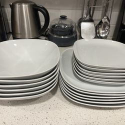 IKEA 18-Piece Dinnerware Set For 6