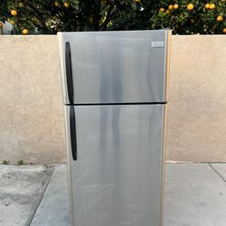 Frigidaire Refrigerator Stainless Steel 18cu Ft 30x30x66🚨👍2 MONTHS WARRANTY