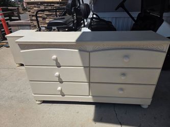 FREE dresser set