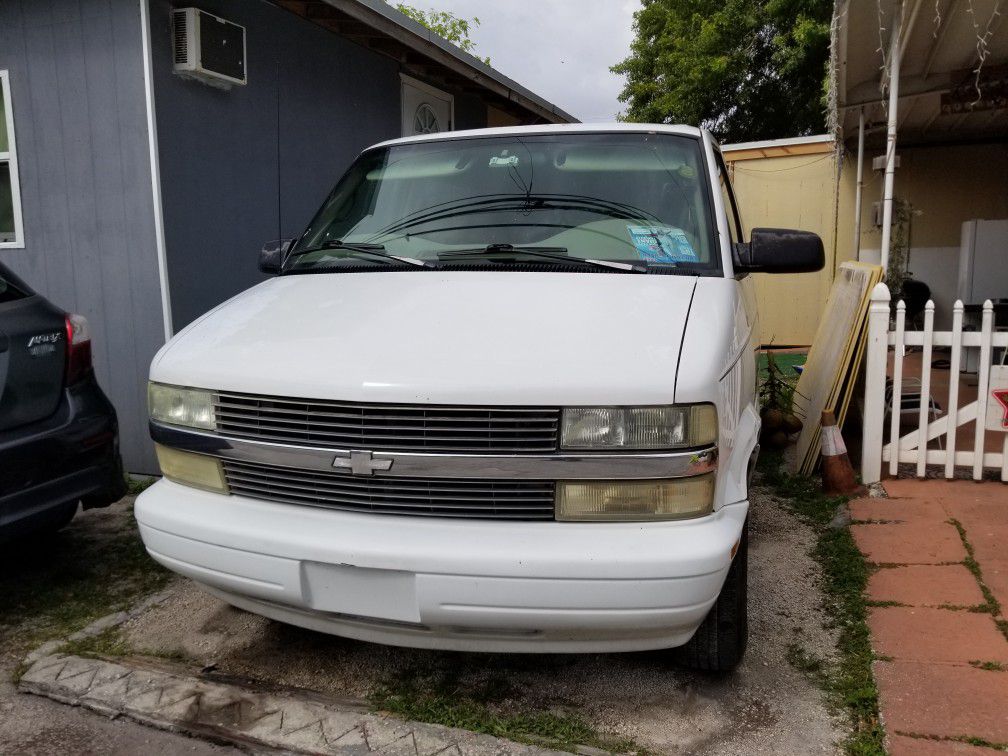 2002 Chevrolet Astro Van