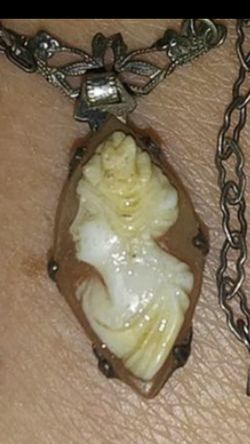 This is authenic curved from shell pre 1920s REAL CAMEO