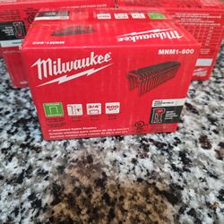 Milwaukee 1" Insulated Cable Staples