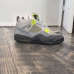 Jordan 4 Retro SE 95 Neon