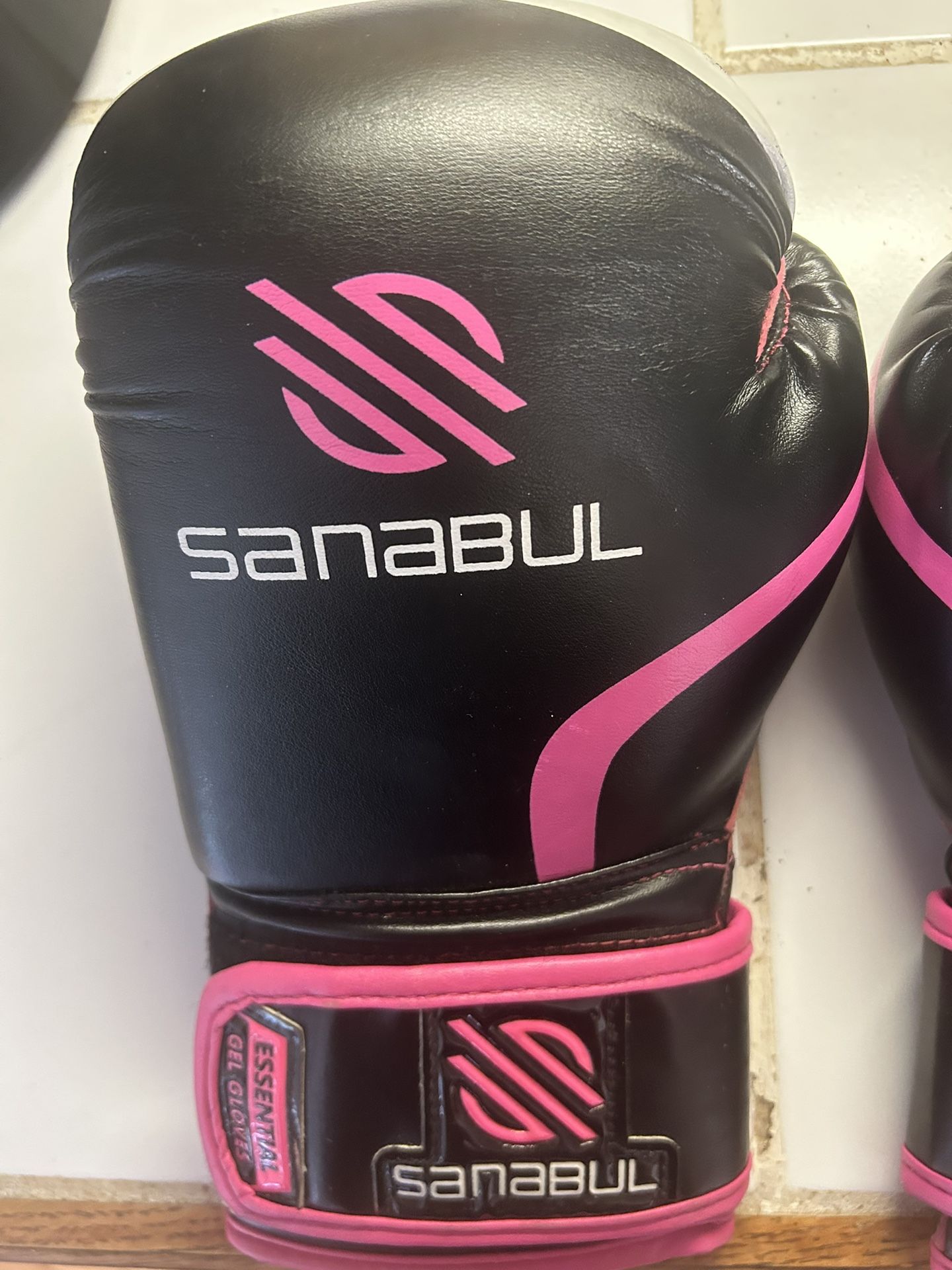 Essential Gel Boxing Gloves For Sparring 8 Oz