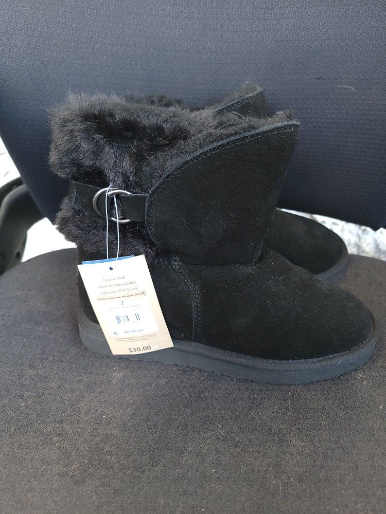 PAWZ by Bearpaw Women's Genuine Suede Olivia black Boots fur lined size 7 fits smaller new with tag