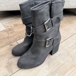 Brand New Women’s Grey Boots 