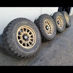 17" Fetipaldi w- 33" Tires