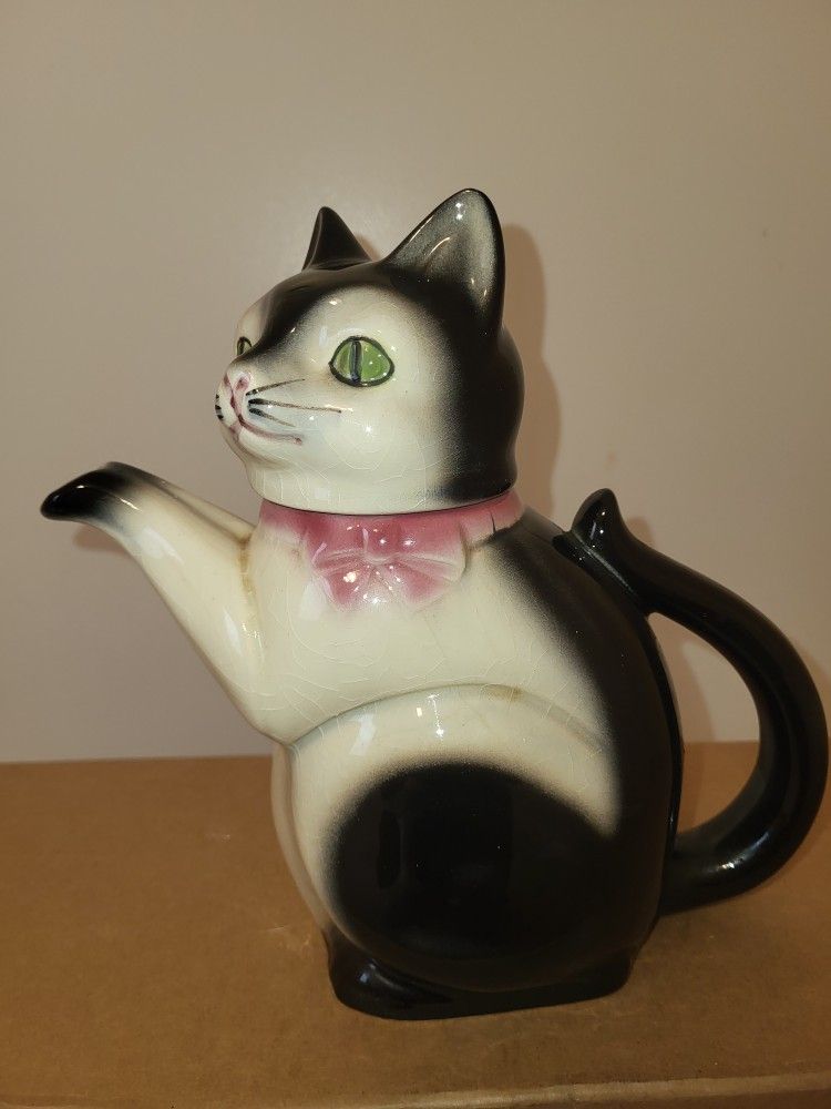 Vintage Cortendorf/Erphilia black and white ceramic cat teapot. No chips or cracks!