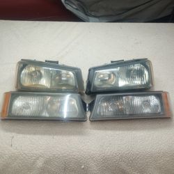 03-06 Chevy Silverado Headlights$60 Obo 