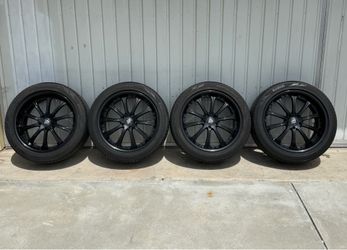 5x5 22” lexani 2 piece rims with 285/45/22 Pirelli tires