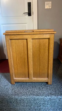 Wood clothes hamper