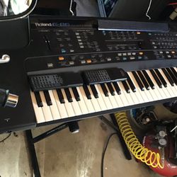 Roland Professional E86 electronic keyboard