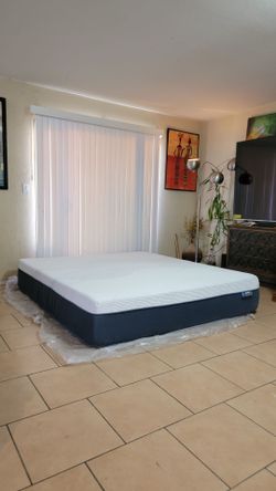 VERY NICE LIKE NEW CALIFORNIA KING SIZE MATTRESS FROM LIVING SPACES FOR SALE! IN EXCELLENT CONDITION, FREE DELIVERY