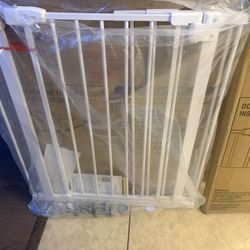 keny 29"-42.5" Baby Gate for Stairs, Auto Close Safety Dog Gate. Missing One Wall Cup. Russell/Boulder Area