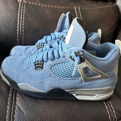 UNC Jordan 4’s