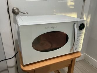 Countertop Microwave White 900 watts