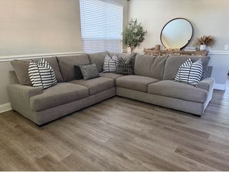 Beautiful gray 3pc sectional sofa