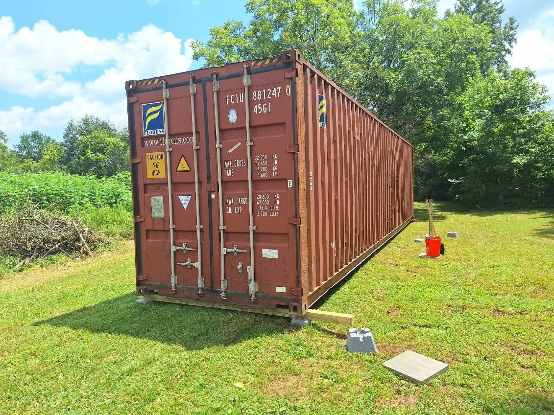 Moving? Need Storage? Shipping Containers are the solution! ๐คฉ Message for a FREE quote!