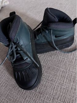 Nike woodside hiking boots size 9t