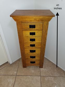 Jewelry vanity