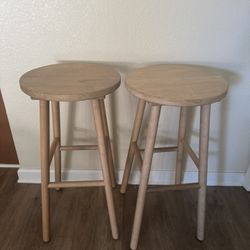 2 Wooden Stool