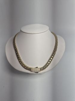 Shine 10k 24.8 grms of beutyfull gold with encrusted diamonds on the buckle