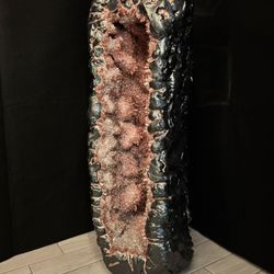 ✨Geode✨ 4 ft tall 