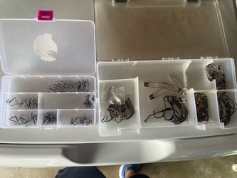 Fishing tackle/hooks