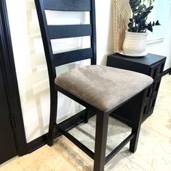 4 Counter Height Chairs /Stools