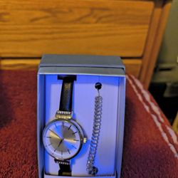 New Time And Tru Women's Analog Quartz Watch With Black Vegan Strap And Extra Bracelet 