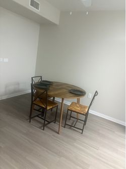 Table with 3 chairs