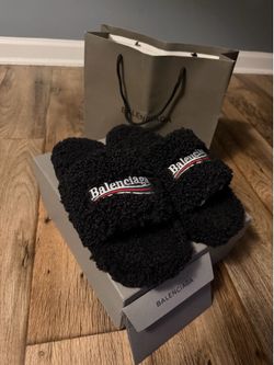 Brand new black fur balenciaga slides size 43