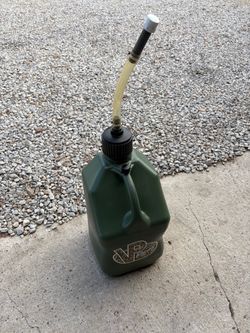 Green/camo vp racing 5.5 gallon jug with hose
