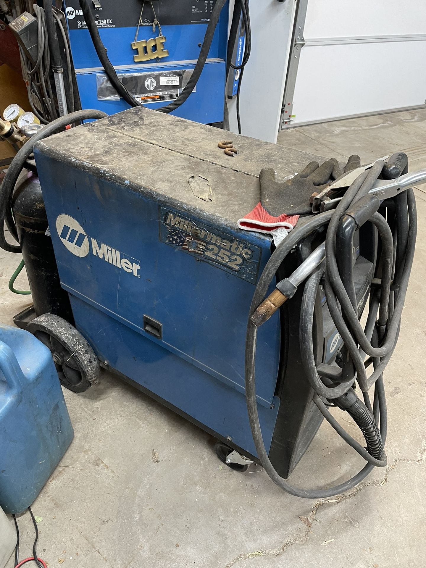 Millermatic 252 Welder Mig Welder