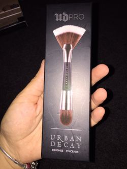 NEW URBAN DECAY PRO BRUSH!!!!