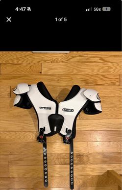 Battle Defender Youth Large in Football Shoulder Pads