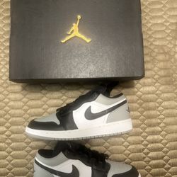 Sz 4.5Y Air Jordan 1 Low ‘ Shadow Toe’ New