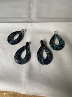 Glass bead