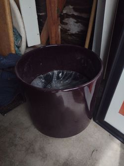 Gainey ceramic planter
