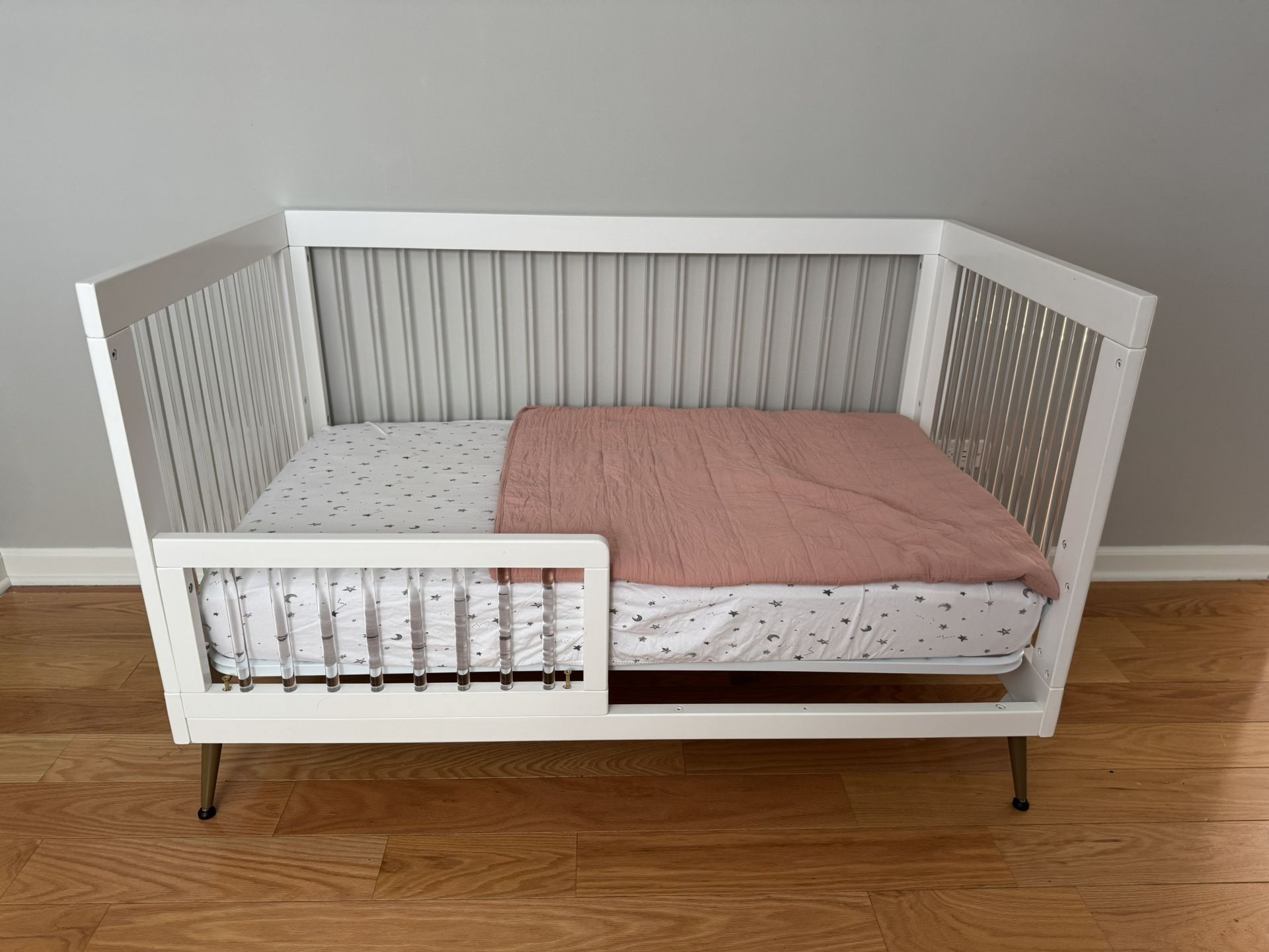 Sloane 4-in-1 Acrylic Convertible Crib