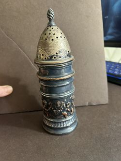 Antique English Victorian Silver Plated Figural Cherubs Shaker Caster