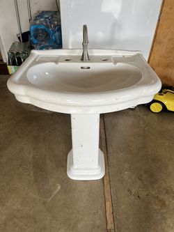 Pedestal Sink 
