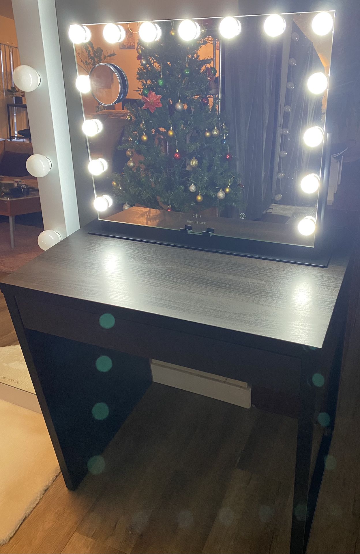 Brand New vanity Mirror With Desk,Touchscreen Control With Built In Wireless Charger ,Replaceable Led Light Bulbs 