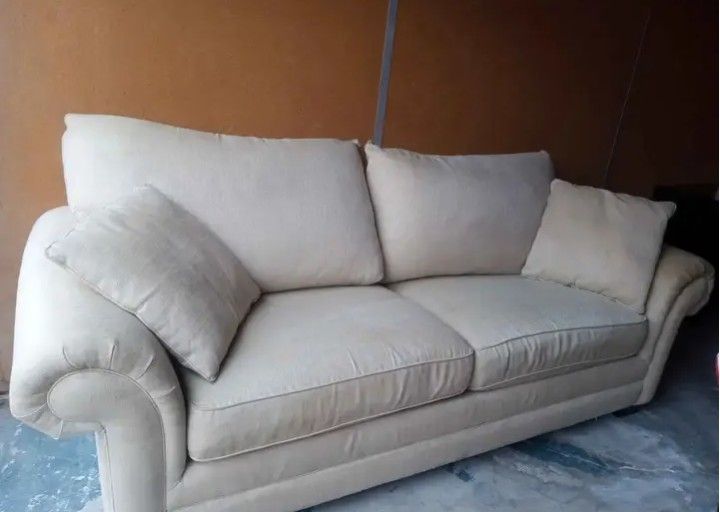 Free Sofa Set