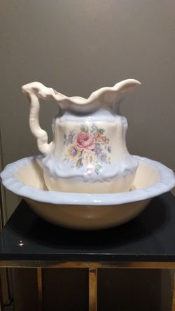 VINTAGE PORCELAIN WASH BOWL