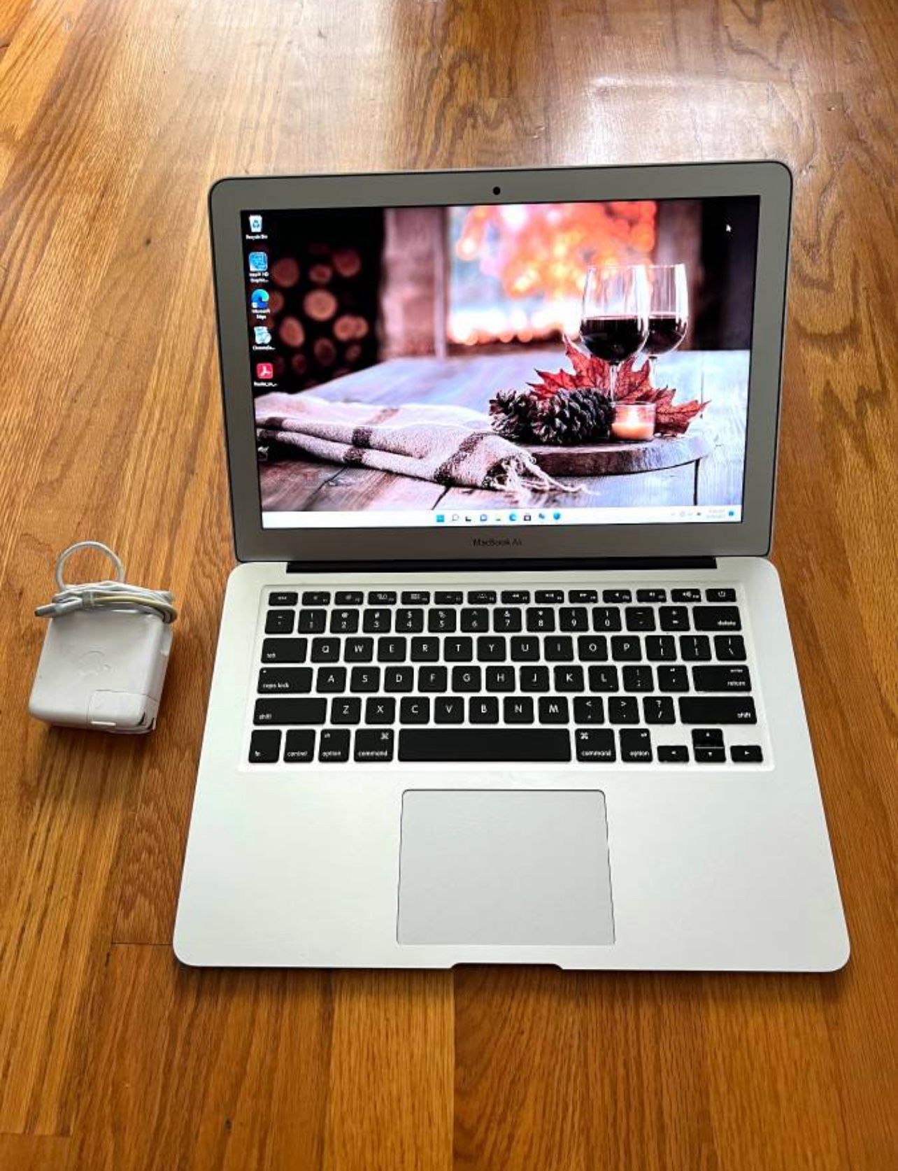 13 inches Macbook Air 2017 Laptop Win11 Pro i5 5350U @1.8Ghz SSD 128Gb RAM 8Gb Microsoft Office 2021