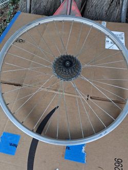 Araya VP-20 26-inch. x 1.5in aluminum rear wheel with a 7-speed Shimano Hyperglide cassette